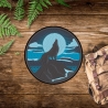 Howling Wolf Patch, Aufnäher zum aufbügeln 7.5 cm, Wilderness Adventure Embroidery, Moonlit Forest Design