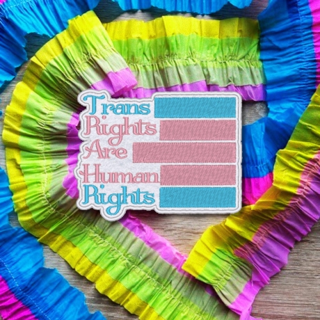 Trans Rechte: Gestickter Pride Aufnäher (9 cm) Blau, Pink & Weiß