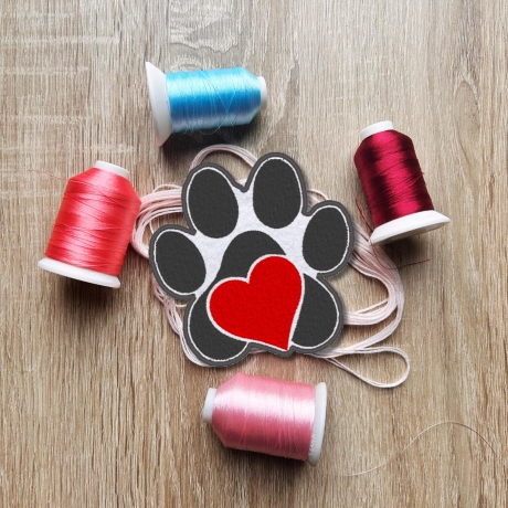 Tierliebhaber Aufnäher | Tatze mit Herz Design | Gestickte Aufbügler, Farben anpassbar