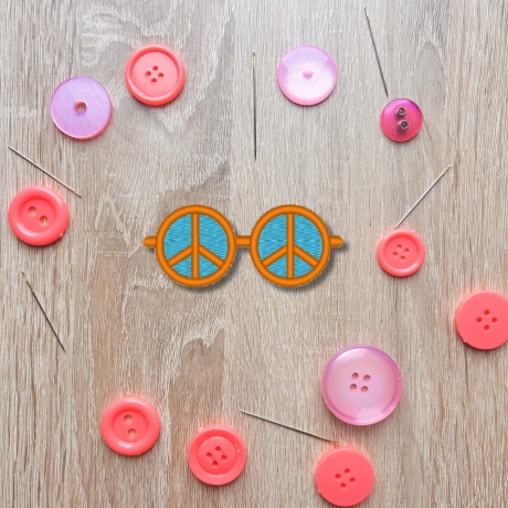 Retro Aufnäher | Frieden Sonnenbrillen Applikation | Besticktes Hippie Accessoire (6 cm)