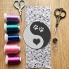 Yin Yang Patch: Gesticktes Herz & Pfoten Design (7.5 cm)