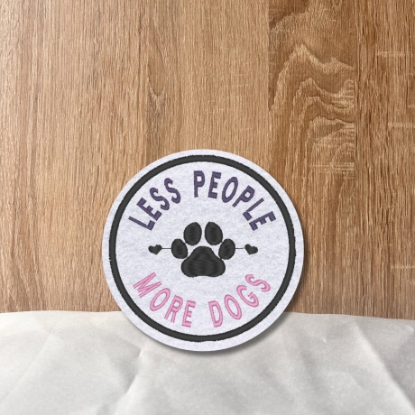 Less People, More Dogs Patch, Gestickte Pfotenabdrücke Applikation, Farben anpassbar