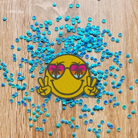 Retro Aufnäher | Gestickter Peace Smiley | 70s Sonnenbrille, Palmen (7 cm)