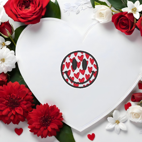 Valentinstag Bügelbild, glückliches Gesicht mit Herzen, romantische Liebe Stickerei, 4,5 cm