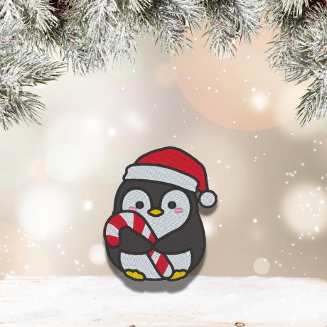 Weihnachtsaufnäher | Pinguin mit Zuckerstange | Gestickte Winter-Applikation - zum Aufbügeln / mit Klettverschluss