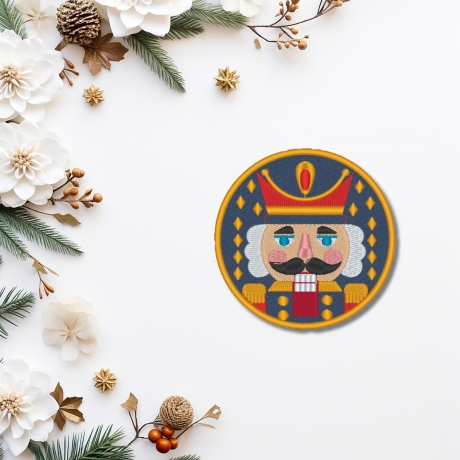 Nussknacker Aufnäher – 9 cm runder Weihnachts-Aufnäher | Festliche Stickerei blau & gold