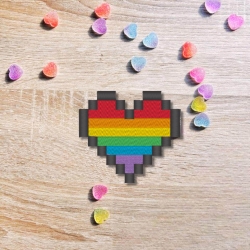 Pride Aufnäher: Rainbow Pixel Heart Aufnäher - 5 cm