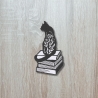 Katzen-Patch, gesticktes Kätzchen auf Büchern mit Blumendetails, anpassbare Farben, Buchliebhaber Geschenk