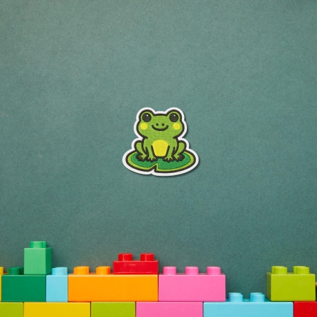 Frosch-Aufnäher gestickt, grüner Aufnäher 6 cm, Seerosenblatt-Bügelbild
