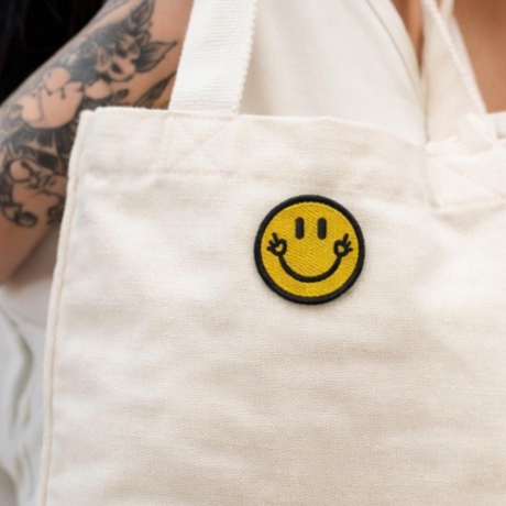 Smiley Mittelfinger Aufnäher gelb, runder Aufnäher, Bügelpatch