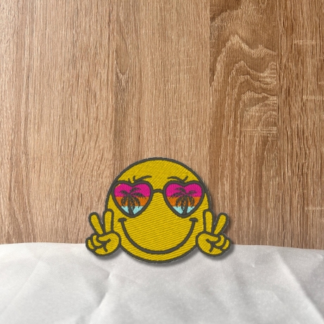 Retro Aufnäher | Gestickter Peace Smiley | 70s Sonnenbrille, Palmen (7 cm)