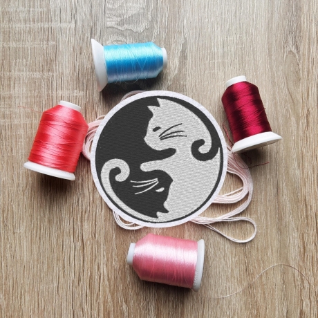Tier Aufnäher | Kitty Yin Yang Stickapplikation | Anpassbare Farben