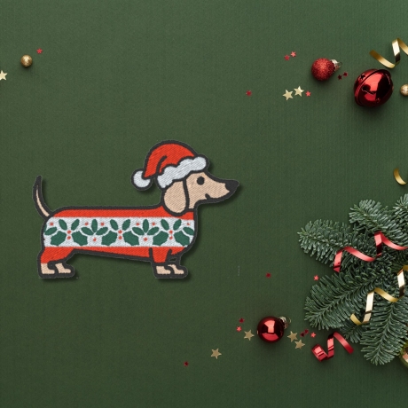 Weihnachtlicher Aufnäher Dackel Stickapplikation | Weihnachtshund mit Weihnachtsmütze (8 cm)