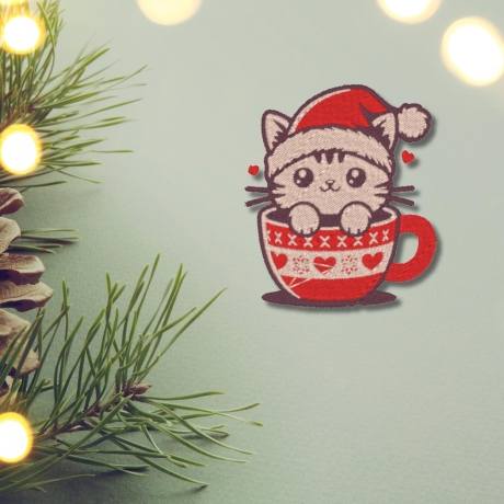 Weihnachten Flicken Katze im Becher Gestickte Applikation - Aufbügeln oder Aufnähen (7 cm)