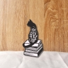 Katzen-Patch, gesticktes Kätzchen auf Büchern mit Blumendetails, anpassbare Farben, Buchliebhaber Geschenk