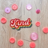 Retro Aufnäher | Kind gestickte Applikation | Regenbogen Schriftzug im 70er 80er Stil
