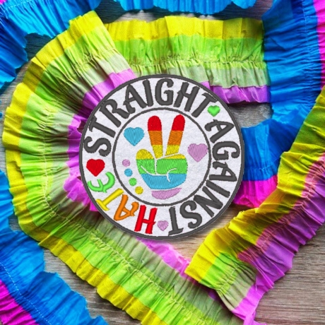 Pride Aufnäher – Rundes LGBTQ+ Aufnäher mit Peace-Zeichen, Regenbogen