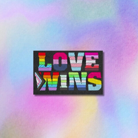 Pride Aufnäher | Love Wins – Bestickter LGBTQ+ Aufnäher mit Regenbogen-Flaggen | Aufbügeln