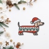 Weihnachtlicher Aufnäher Dackel Stickapplikation | Weihnachtshund mit Weihnachtsmütze (8 cm)