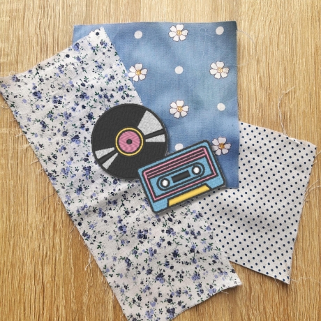 Retro Patch – Schallplatte & Kassette Stickerei Aufnäher für Musikliebhaber (7,5 cm hoch)
