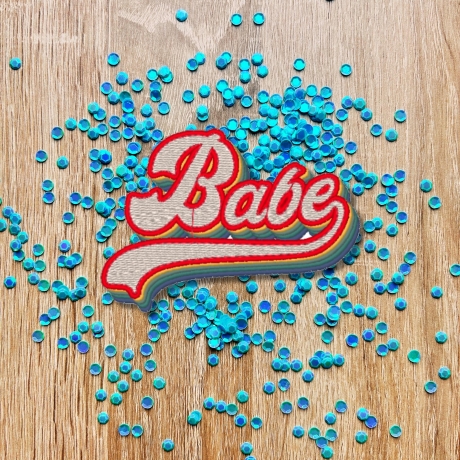 Retro Aufnäher | Regenbogen Babe | Bestickte 70er Jahre Y2K Style, bunte Applikation zum aufbügeln