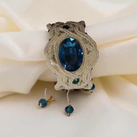 Makramee Armband mit Strassstein