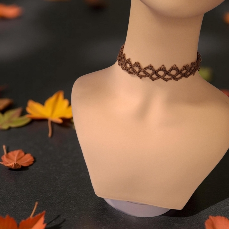 Kropfband mit Glasperlen