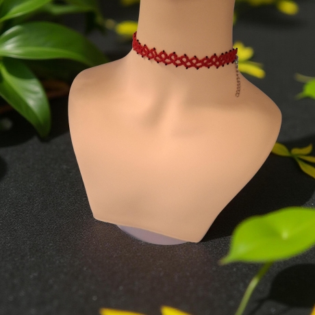 Kropfband mit Glasperlen