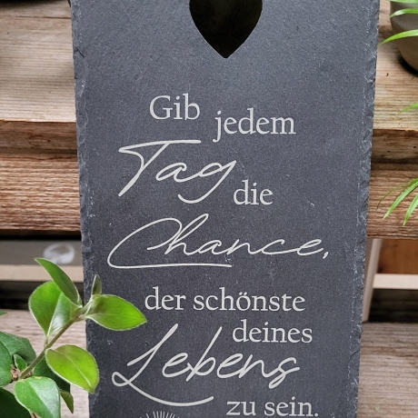 Schiefertafel mit inspirierendem Spruch – Einzigartige Dekoration für Garten und Zuhause