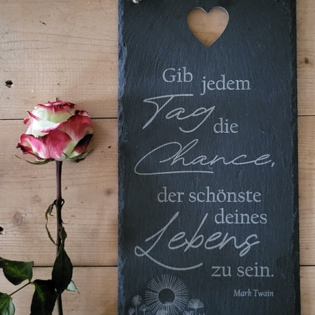 Schiefertafel mit inspirierendem Spruch – Einzigartige Dekoration für Garten und Zuhause