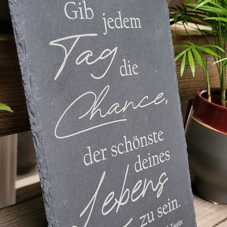 Schiefertafel mit inspirierendem Spruch – Einzigartige Dekoration für Garten und Zuhause
