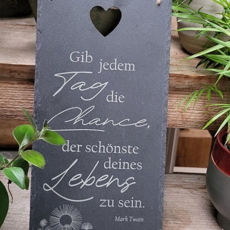 Schiefertafel mit inspirierendem Spruch – Einzigartige Dekoration für Garten und Zuhause