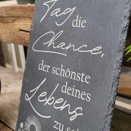 Schiefertafel mit inspirierendem Spruch – Einzigartige Dekoration für Garten und Zuhause