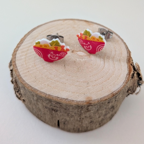 Ramen Ohrstecker Japan Motiv mit roter Schüssel und Katze 