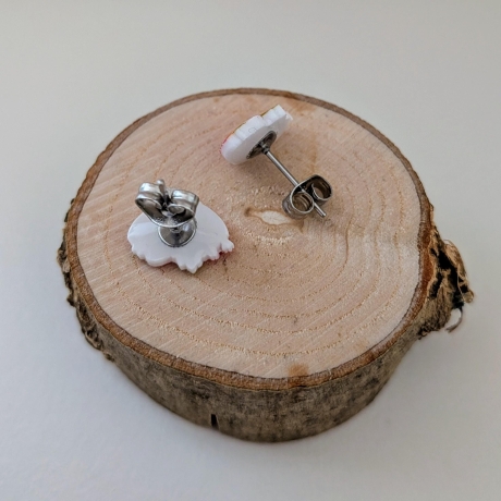 Ramen Ohrstecker Japan Motiv mit roter Schüssel und Katze 