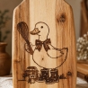 Holzbrett mit Gans und Schneebesen – handgebranntes Schneidbrett aus Holz, rustikale Küchendeko, süßes Geschenk, Bauernhof Deko