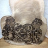 Personalisierbares Geschenk aus Teakholz zum Jahrestag – Steampunk Otter mit Herz |  27 × 30 cm | Brandmalerei auf Holz | Pyrografie Unikat