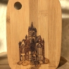 Personalisierbares Frühstücksbrettchen aus Baumbus mit Gotik-Motiv I Geschenkidee zu Valentinstag oder Muttertag I 19x14 cm I Brandmalerei