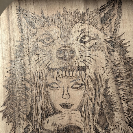 Fantasy Wanddeko I Deko aus Teakholz handgemacht – Mystisches Wolfs- Fantasymotiv auf massivem Holz 25,5 × 19 cm