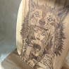 Fantasy Wanddeko I Deko aus Teakholz handgemacht – Mystisches Wolfs- Fantasymotiv auf massivem Holz 25,5 × 19 cm