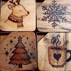 Untersetzer aus Holz 4er-Set | Handgebrannt mit Wintermotiven  Untersetzer aus Holz 4er-Set | Handgebrannt mit Wintermotiven