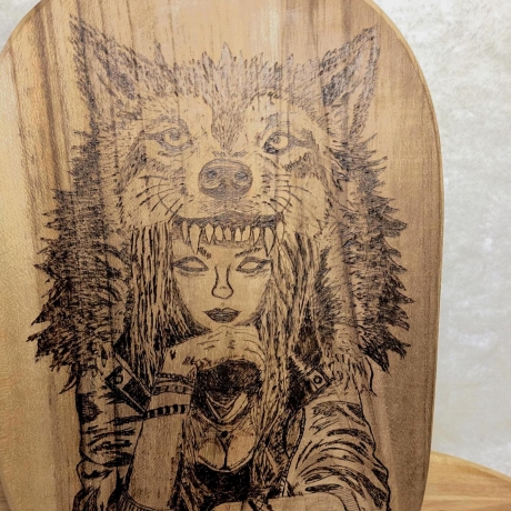 Fantasy Wanddeko I Deko aus Teakholz handgemacht – Mystisches Wolfs- Fantasymotiv auf massivem Holz 25,5 × 19 cm