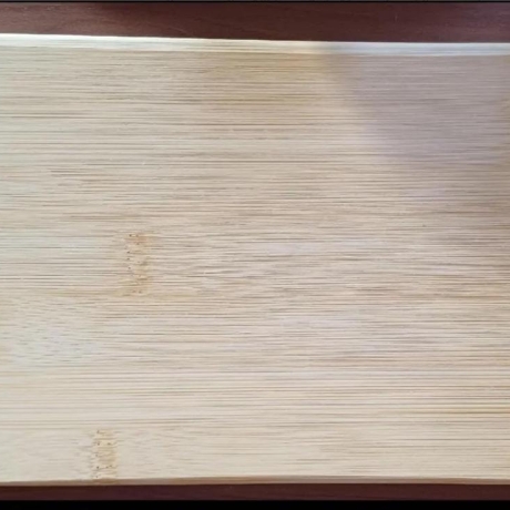 Frühstücksbrettchen aus Holz mit Rotkehlchen – Brotzeitbrett mit Gravur in Pyrographie | nachhaltiges, personalisierbares Geschenk
