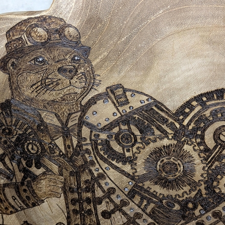Personalisierbares Geschenk aus Teakholz zum Jahrestag – Steampunk Otter mit Herz |  27 × 30 cm | Brandmalerei auf Holz | Pyrografie Unikat