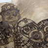 Personalisierbares Geschenk aus Teakholz zum Jahrestag – Steampunk Otter mit Herz |  27 × 30 cm | Brandmalerei auf Holz | Pyrografie Unikat
