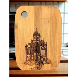 Personalisierbares Frühstücksbrettchen aus Baumbus mit Gotik-Motiv I Geschenkidee zu Valentinstag oder Muttertag I 19x14 cm I Brandmalerei