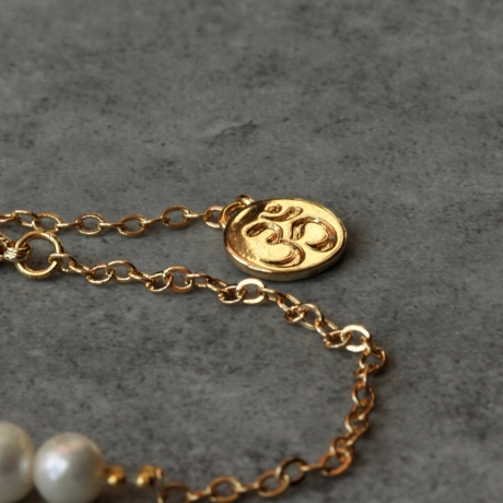 Perlen Armband Yoga / Armband gold Aum Om Symbol