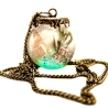 Nachtleuchtende Kette mit Muscheln Seegras und Moos