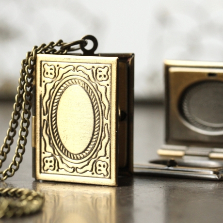 Kette Medaillon Buch im Vintagestyle in antik bronzefarben 