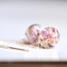 Sterlingsilber Durchziehohrringe mit lila rosa Blüten und Moos 